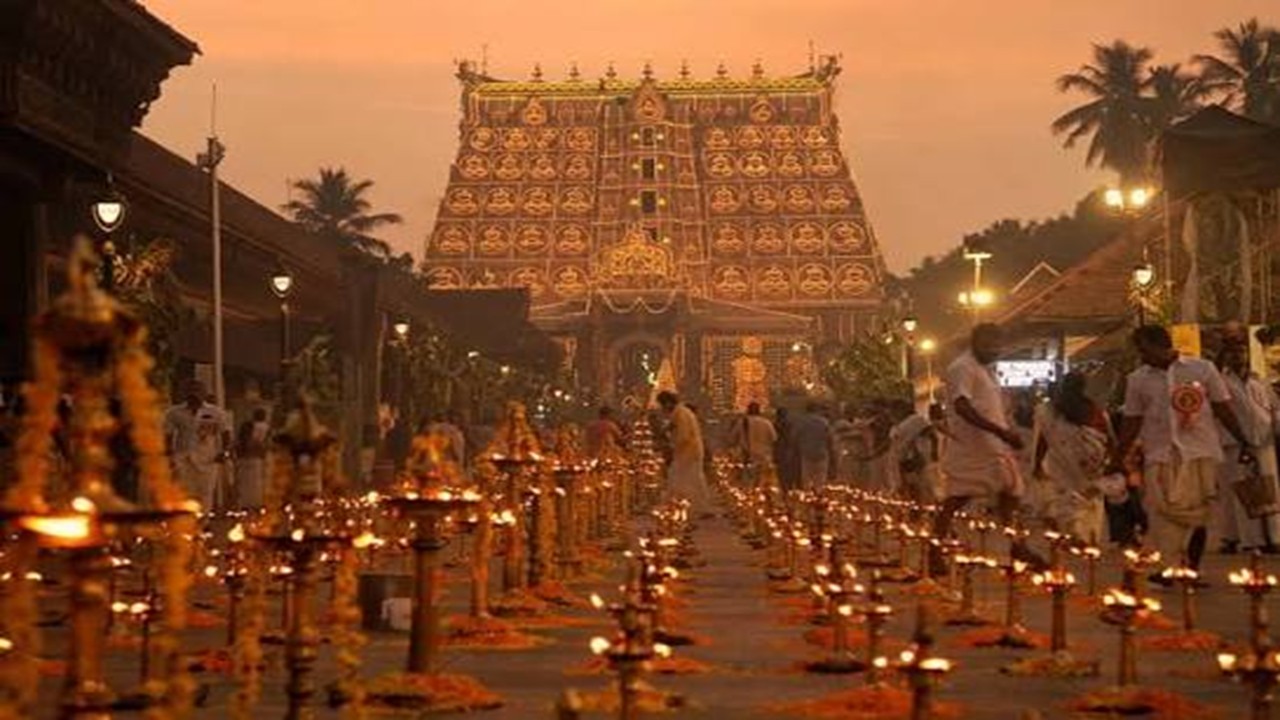 Sri Padmanabhaswamy Temple Observed Perunthamruthu Pooja on Karkidakam 1