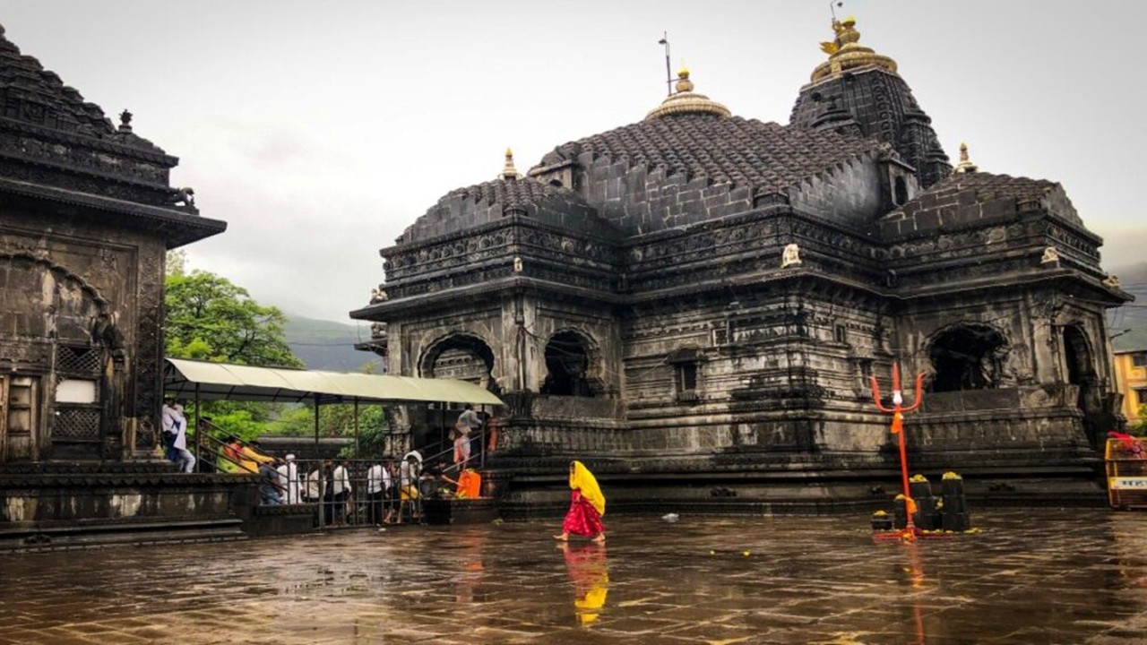 Heavy Rains Trigger Trimbakeshwar Temple Closure; Pilgrims Urged to Postpone Visit